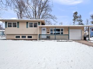 6 Spring Garden Dr, Montgomery, IL 60538