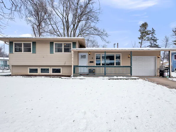 6 Spring Garden Dr, Montgomery, IL 60538