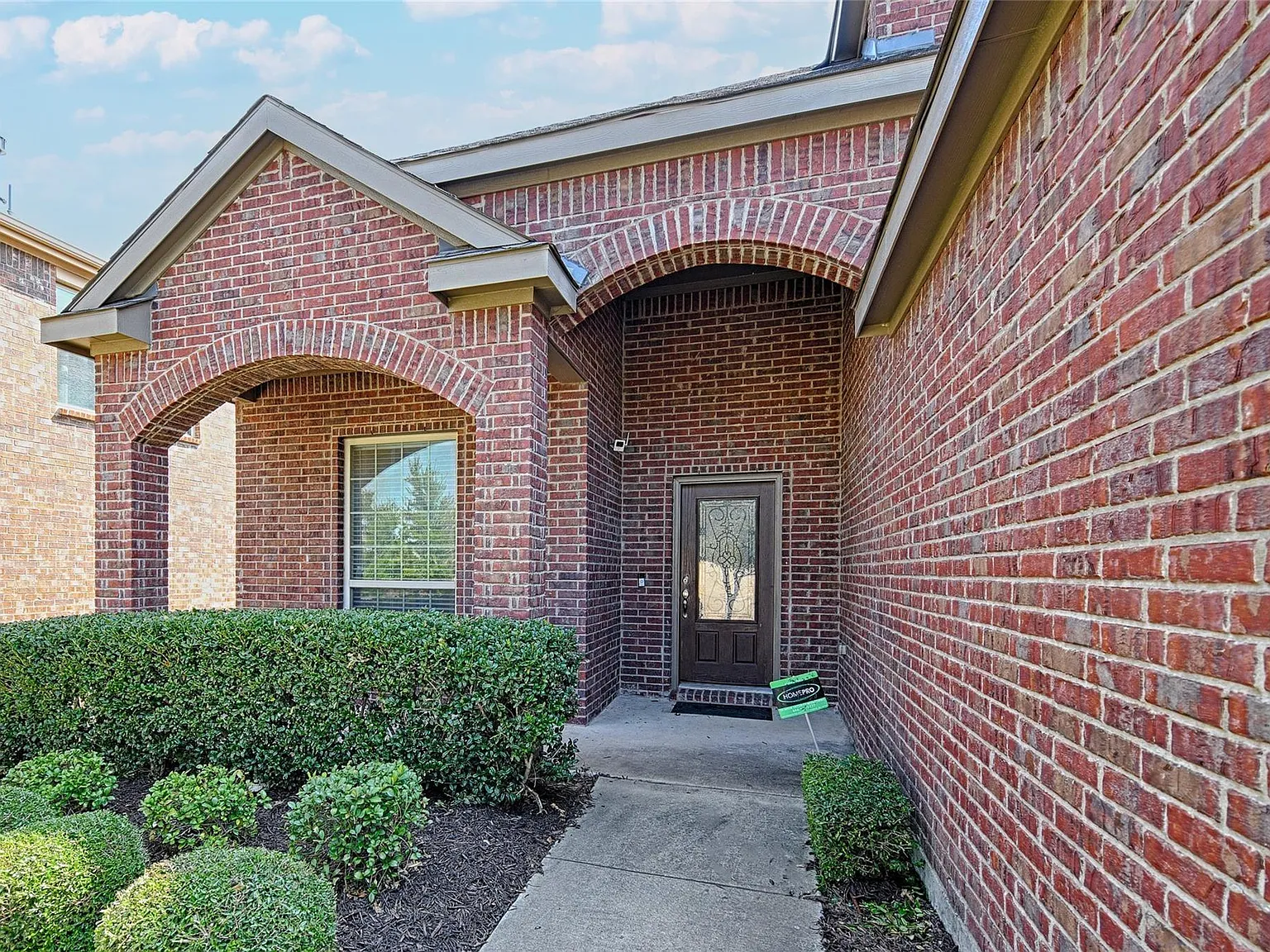 4 bed, 2.5 bath, 2339 sqft, $2,350 — Photo 3