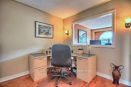 71 Gail Parks Cres — Photo 4