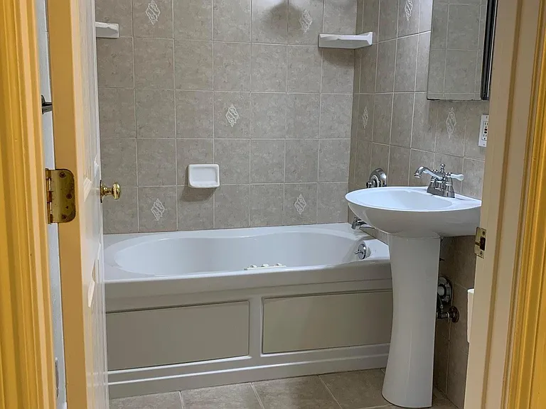 522 Georgia Ave — Photo 12