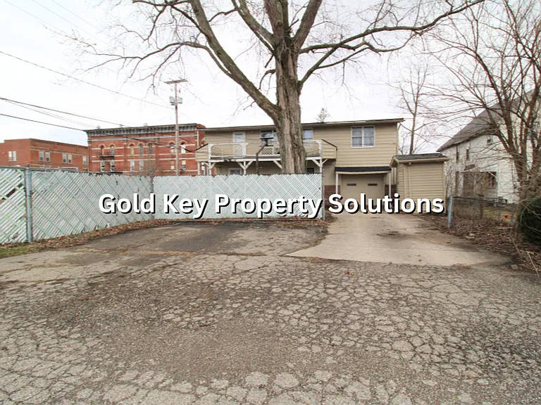 117 E John St — Photo 5