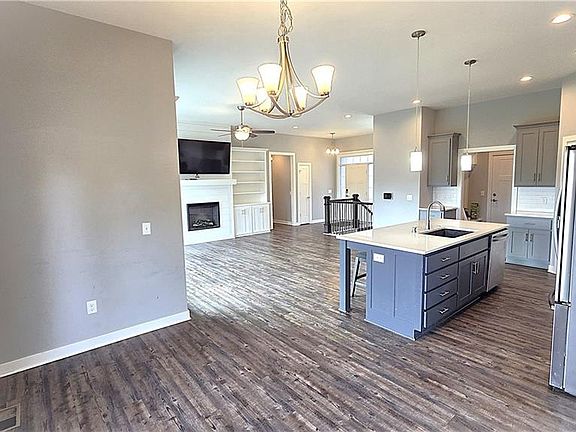 4th image of 1201 Mesa Dr