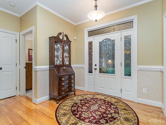 3rd image of 150 Saddle Wood Ln