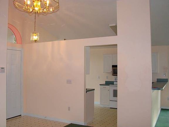 4th image of 162 Rose Hill Trl