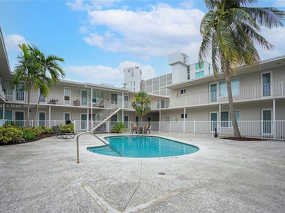 2nd image of 1940 Biarritz Dr APT 15
