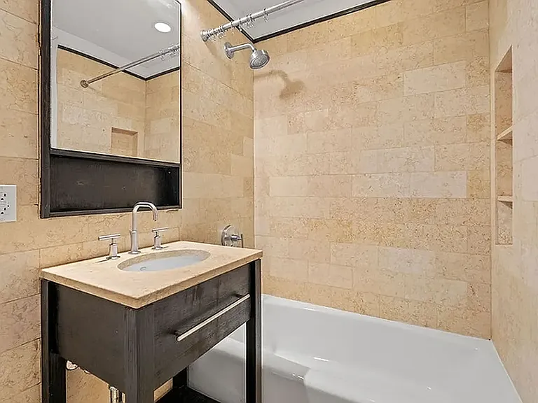 4427 Purves St #6E — Photo 5