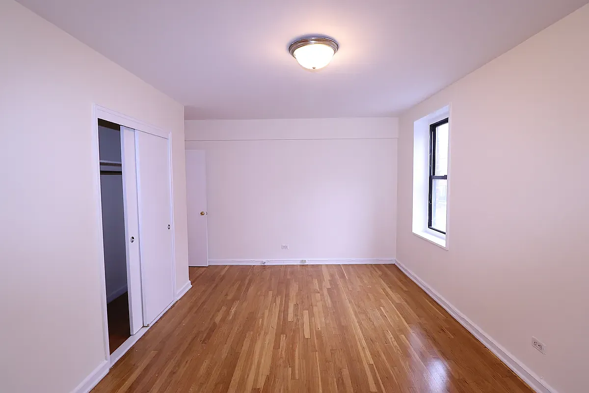 Photo 2 of 14 - 3415 Parsons Blvd #3FF - Flushing, NY Building Photo - 3415 Parsons Blvd #3FF