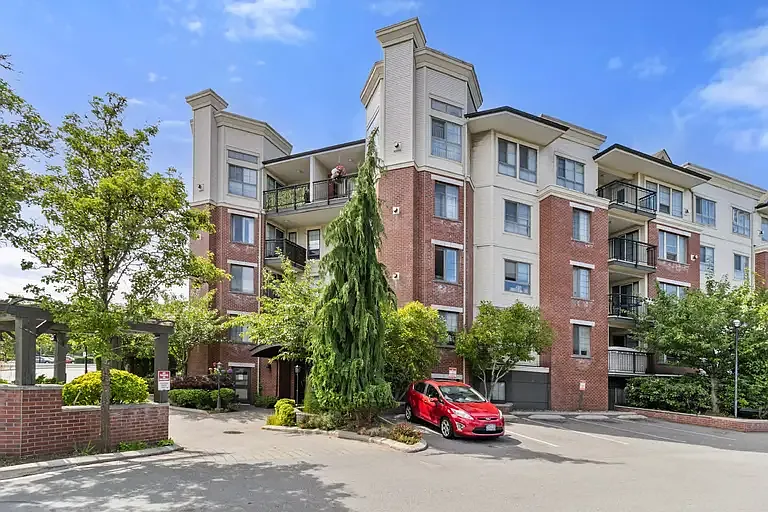 20303 Douglas Cres #303 — Photo 2