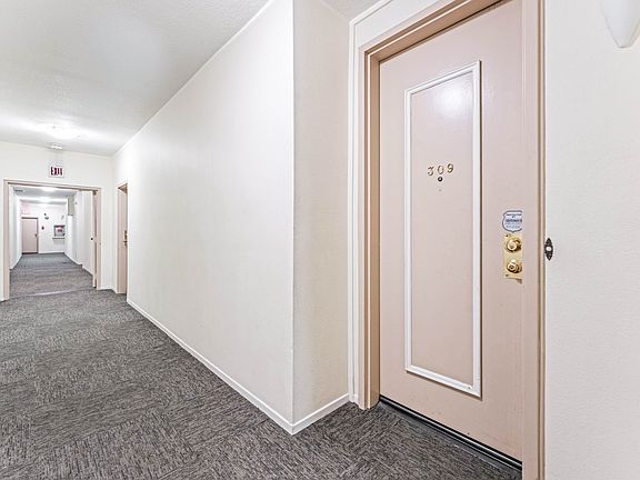 3rd image of 14115 Moorpark St APT 309