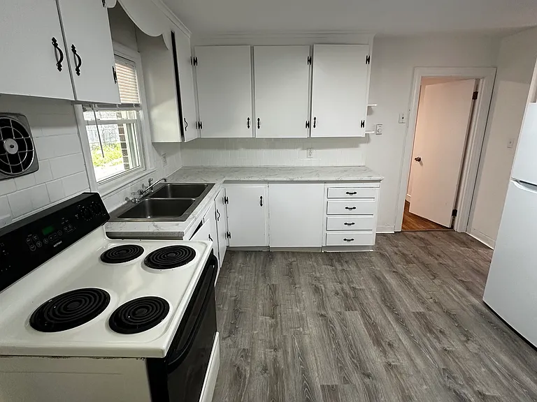15 Patrick Henry St #16 — Photo 1