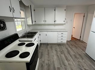 15 Patrick Henry St APT 16, Uxbridge, MA 01569