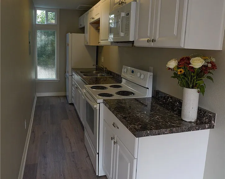 320 12th St #12 — Photo 16