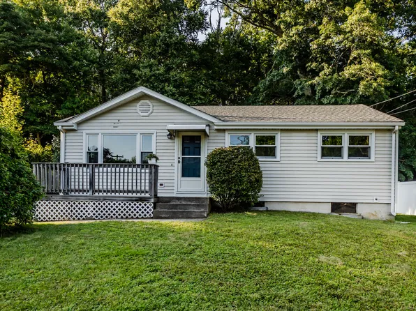 21 Village Drive, Ledyard, CT 06339