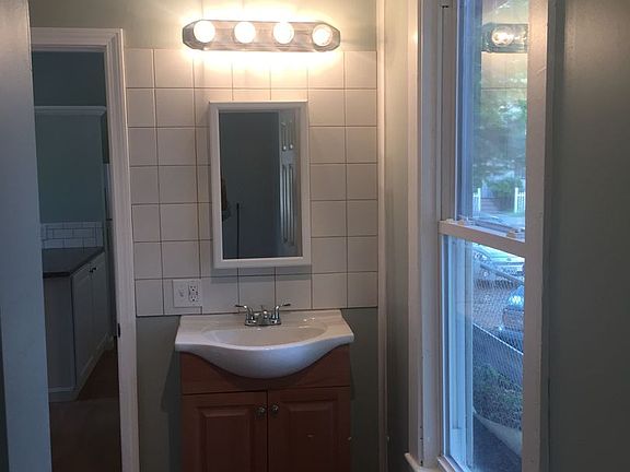5th image of 34 Seavey St APT 6