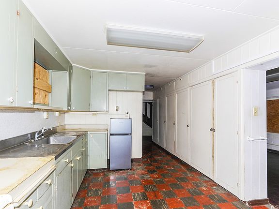 4th image of 970 Valley View Dr