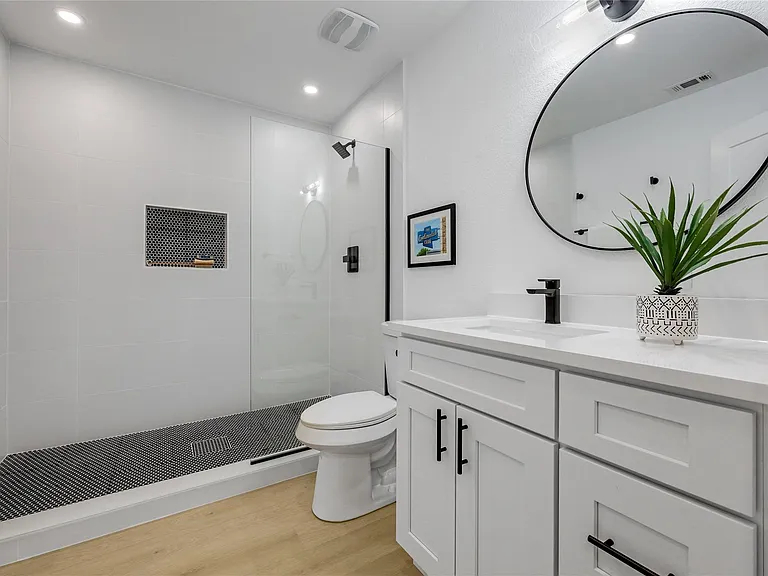 813 Cardiff Dr — Photo 17