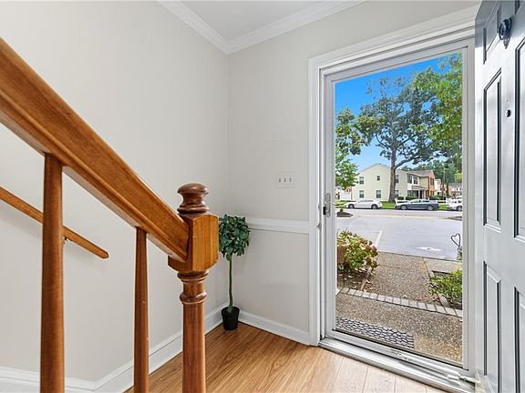 3rd image of 95 Wellesley Dr