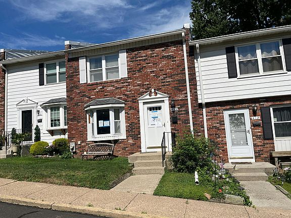 5th image of 419 Rutgers Ct
