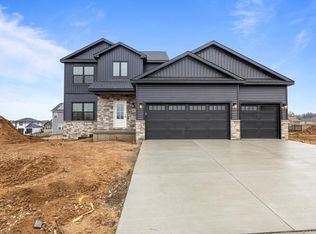 710 Wheatley Dr, Mahomet, IL 61853