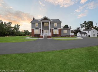 21120 Halsted Rd, Northville, MI 48167