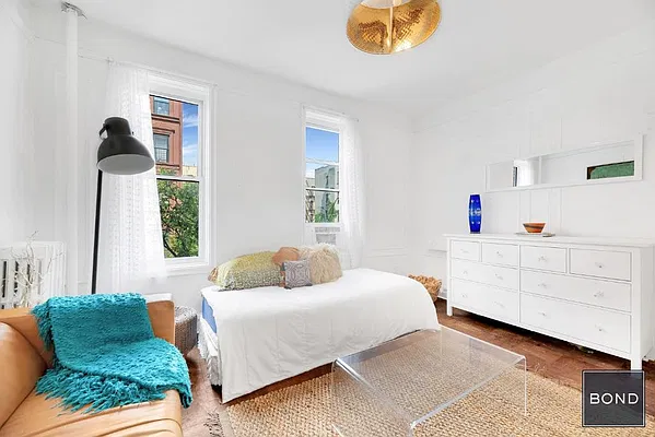 Sold by Bond New York | media 1