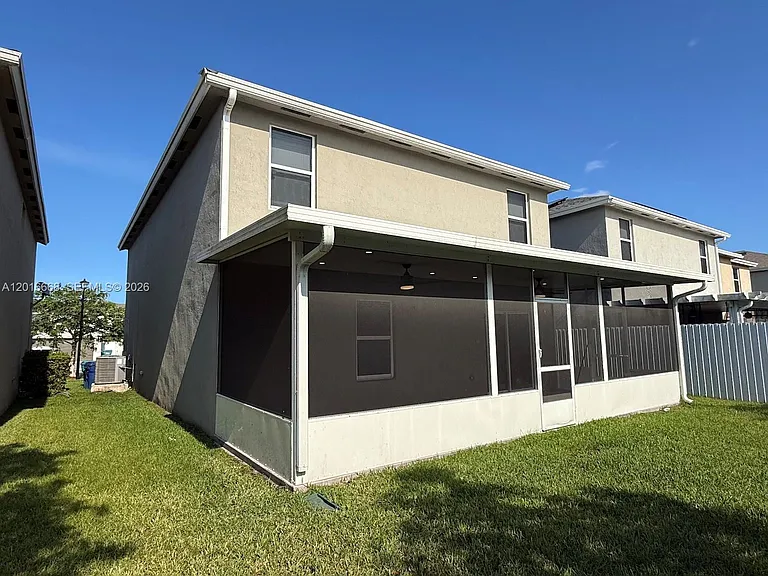 462 NE 6th Pl — Photo 35
