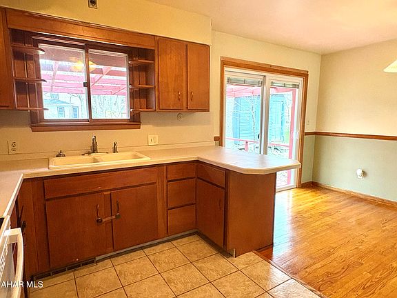 4th image of 173 Reynolds Ave