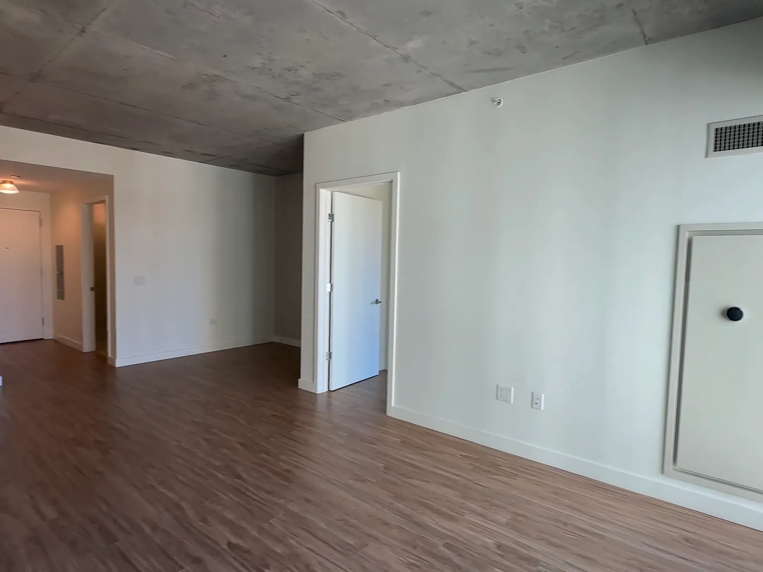 1 bed, 630 sqft, $2,528 — Photo 4