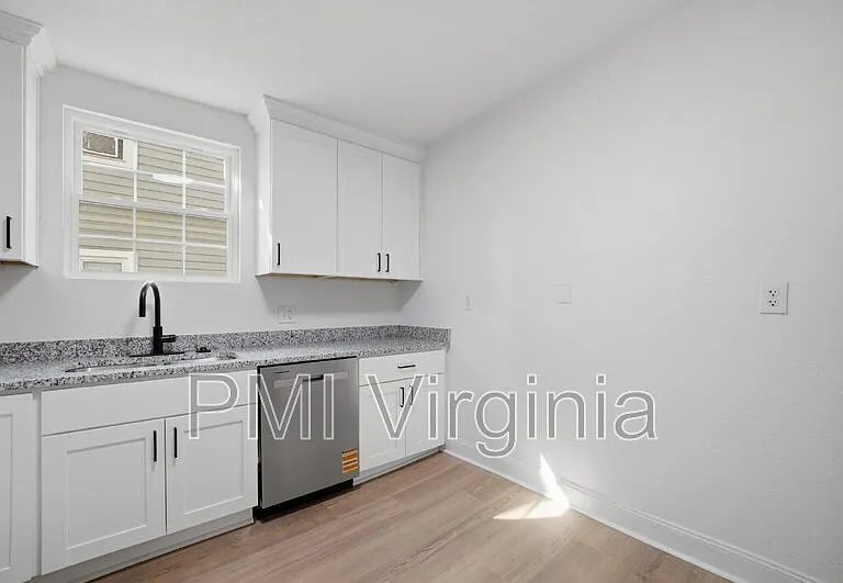 307 N 4th St — Photo 12