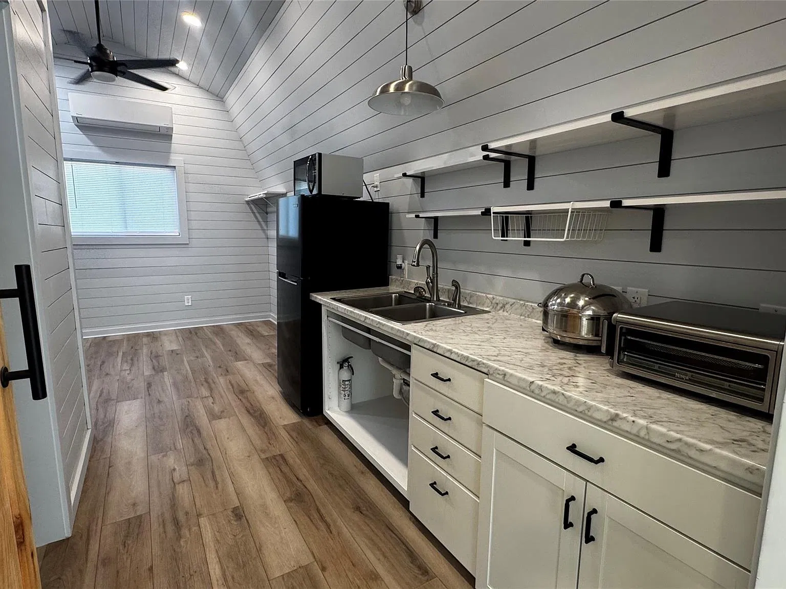1 bed, 1.0 bath, 288 sqft, $900 — Photo 4