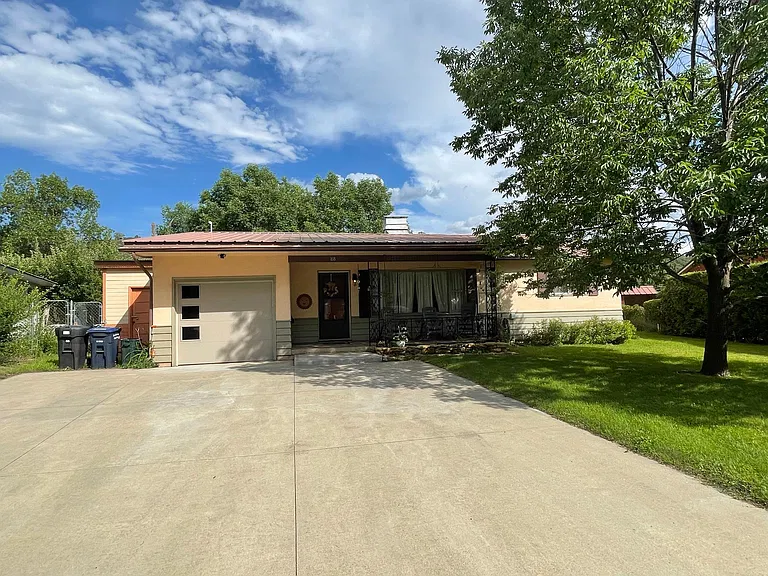 168 Riverview Dr — Photo 1