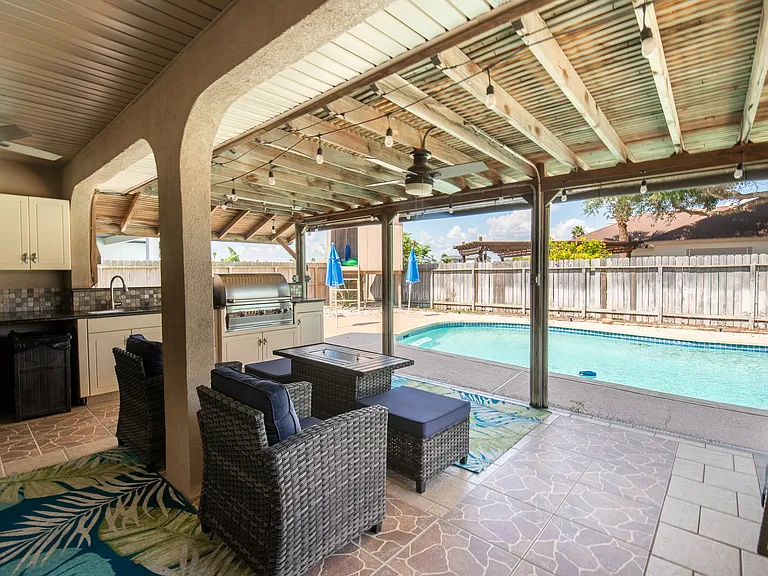 15829 Vincent Dr — Photo 1