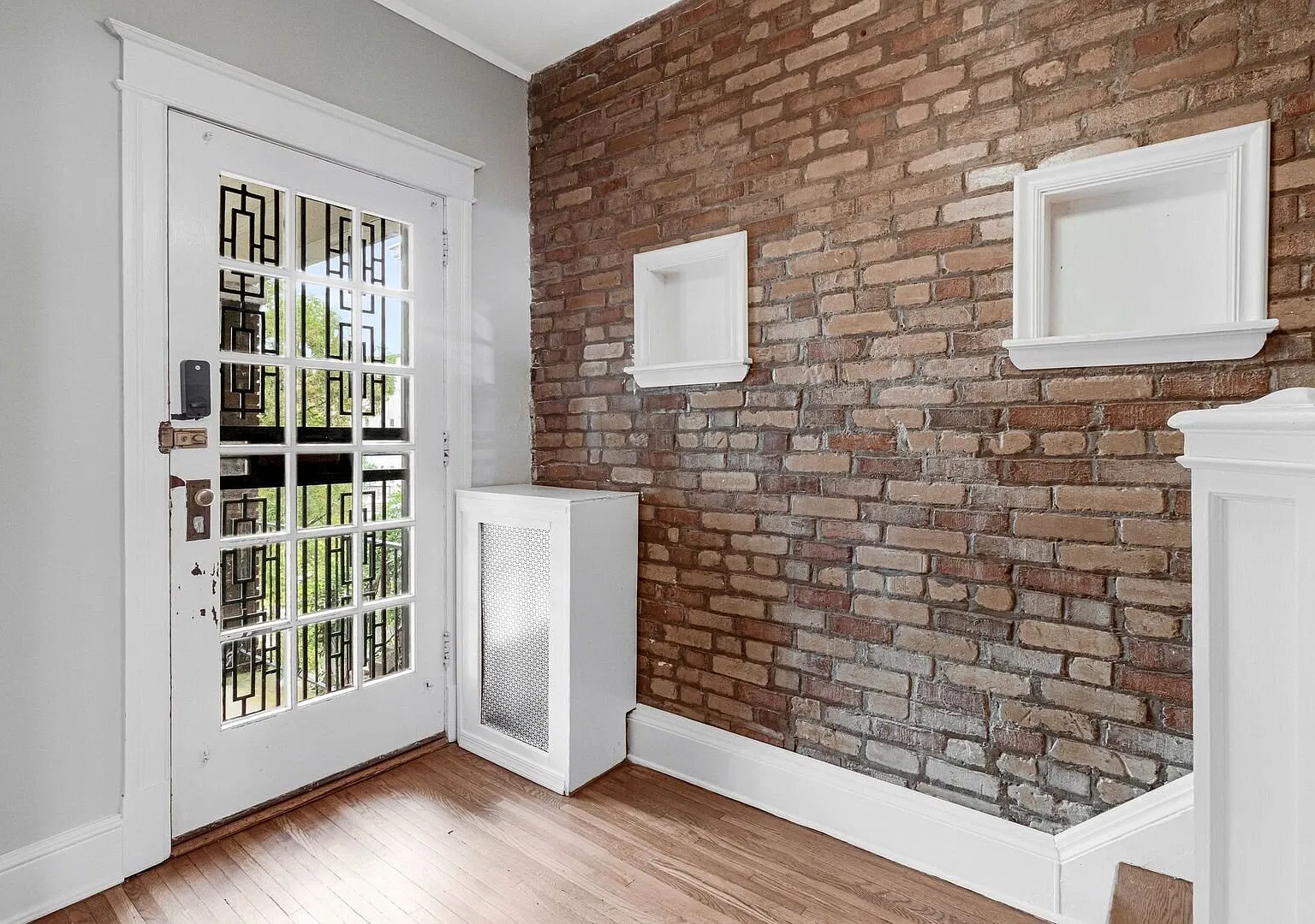 Beautiful Petworth Rowhome with Backyard and Parking! — Photo 3
