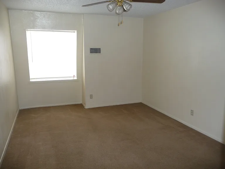 2306 Wales Cir #C — Photo 17