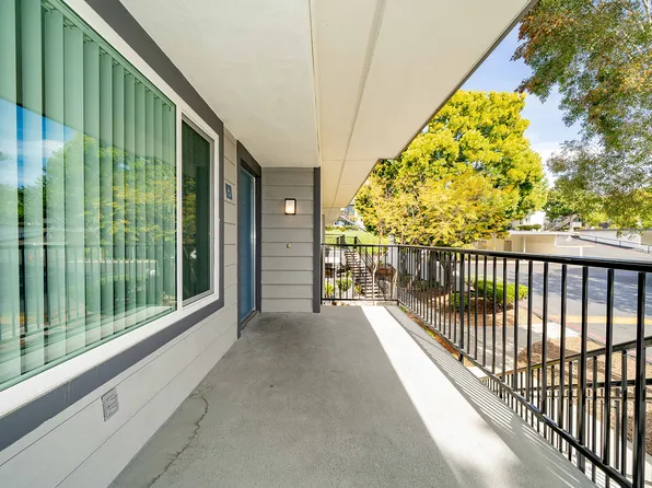1145 Meadowlake Dr, Vista, CA