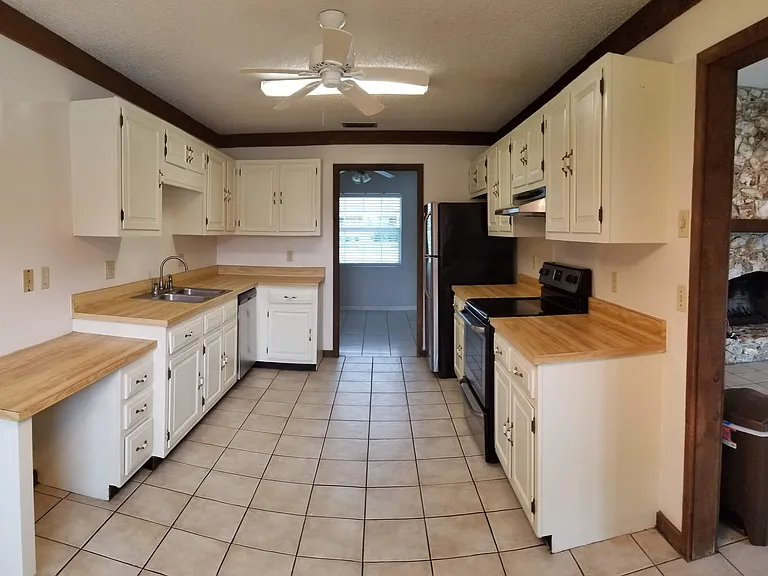 3908 SE 10th Ln — Photo 9