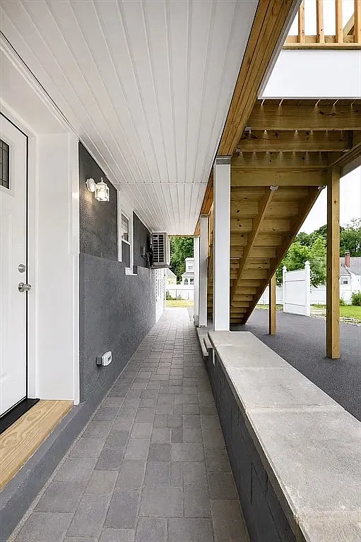 3 bed, 1000 sqft, $2,450 — Photo 2