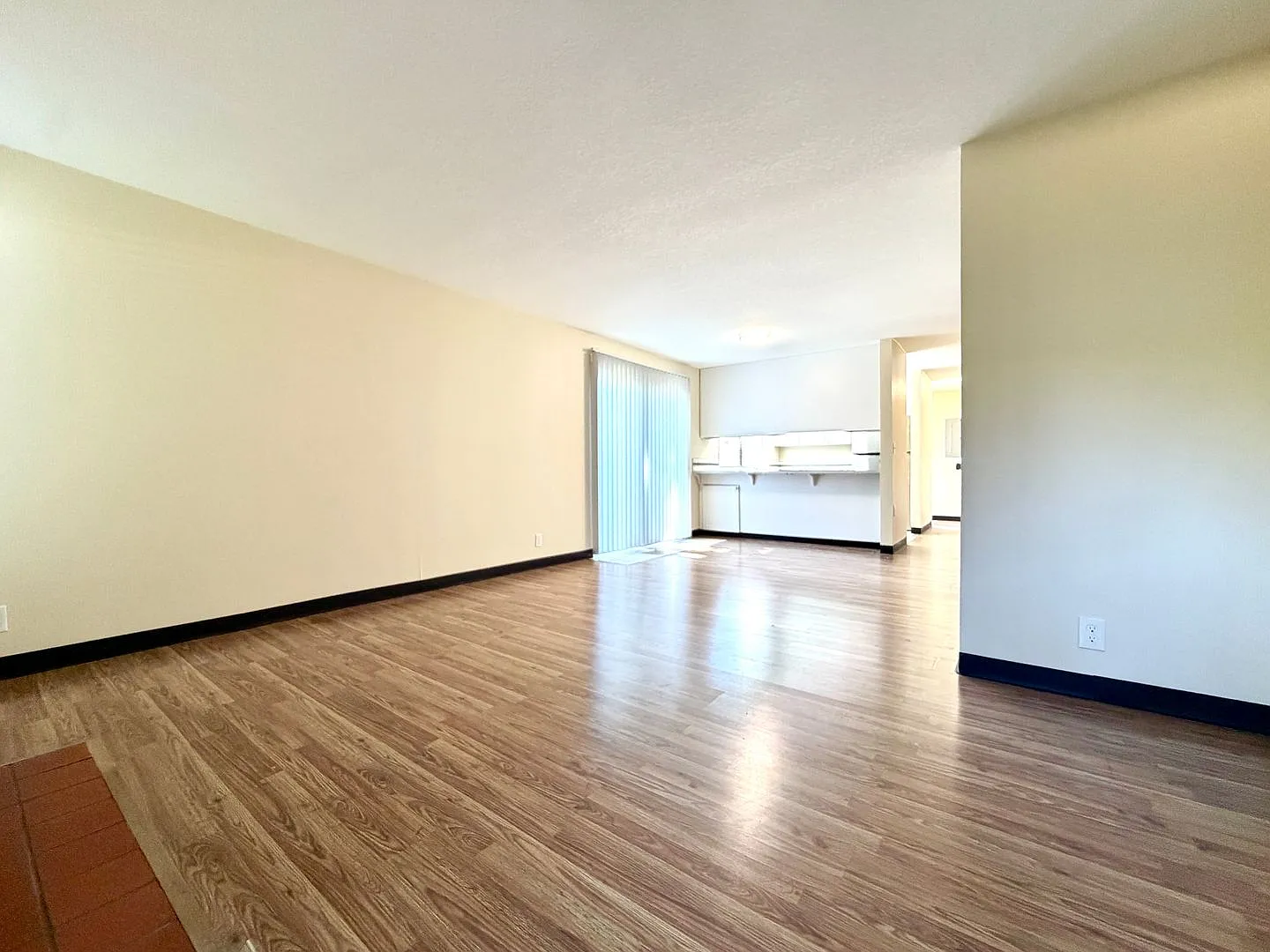 0152-01B - Elm Tree Garden Apartments B — Photo 4
