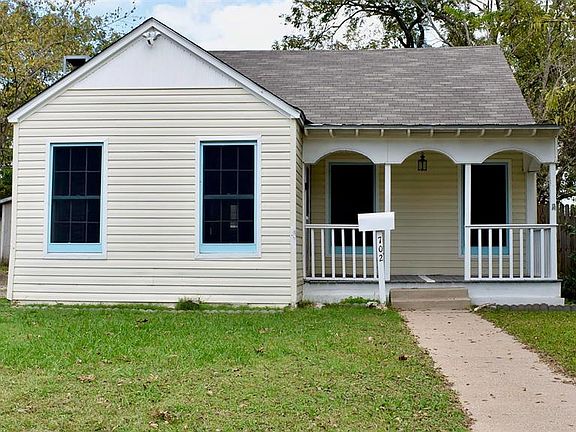 2nd image of 702 N Dallas St