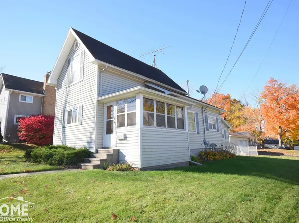 1104 Palmer Ave, Owosso, MI 48867