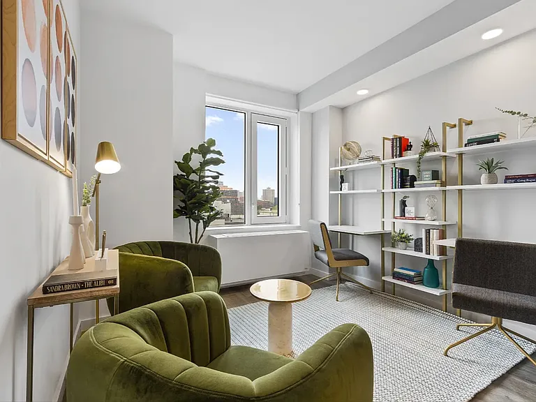 2455 3rd Ave #5N — Photo 3
