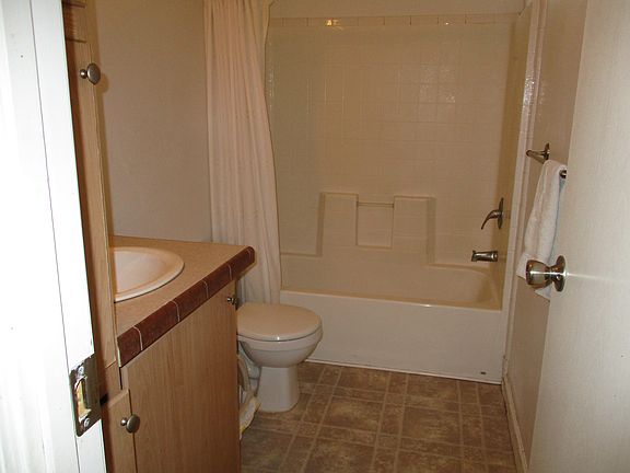 4th image of 1530 Armstrong Ave. #32
