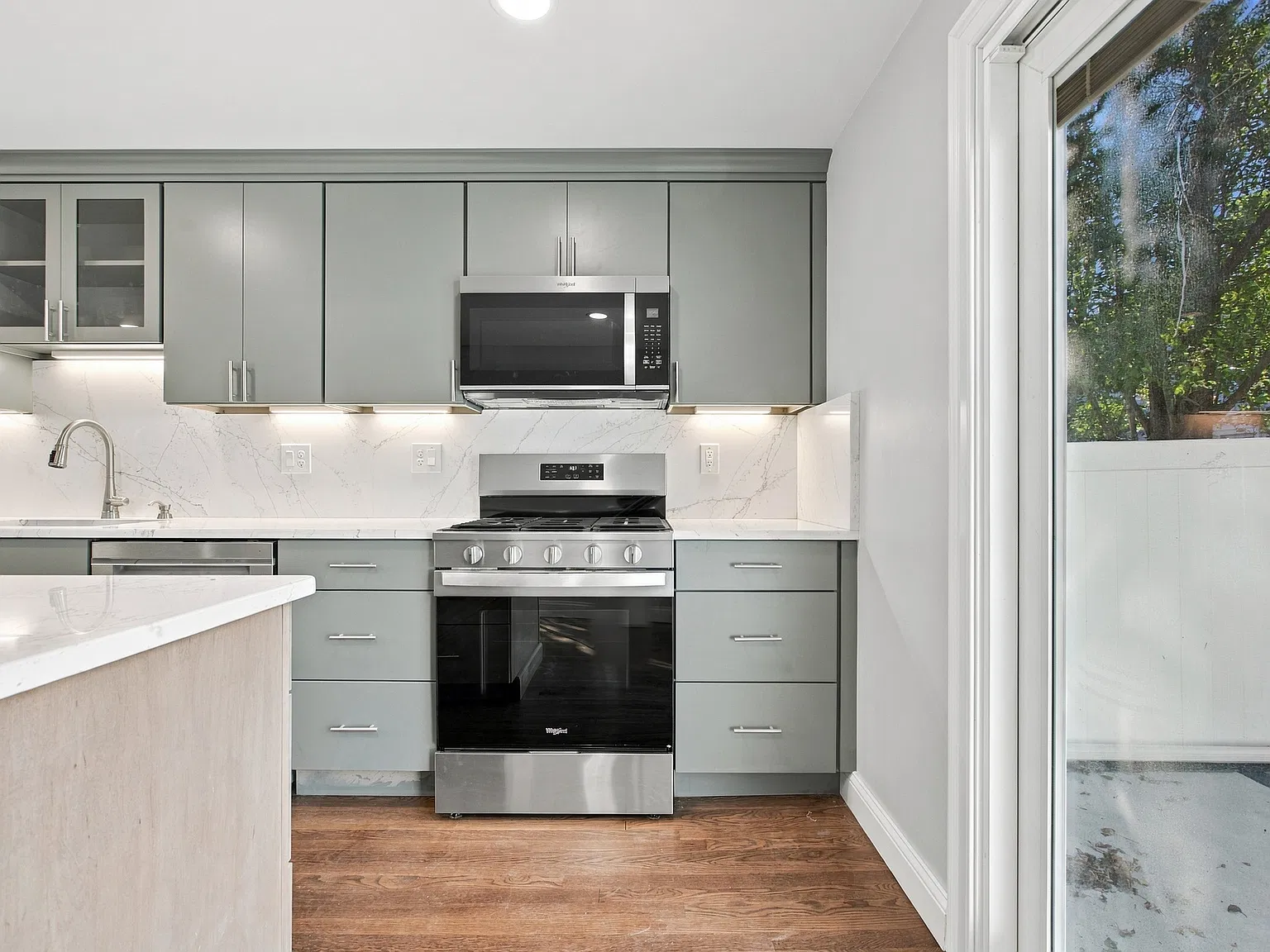3 bed, 2.5 bath, 1588 sqft, $5,500 — Photo 3