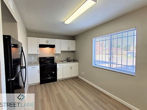 5th image of 2225 E Wood St APT 1