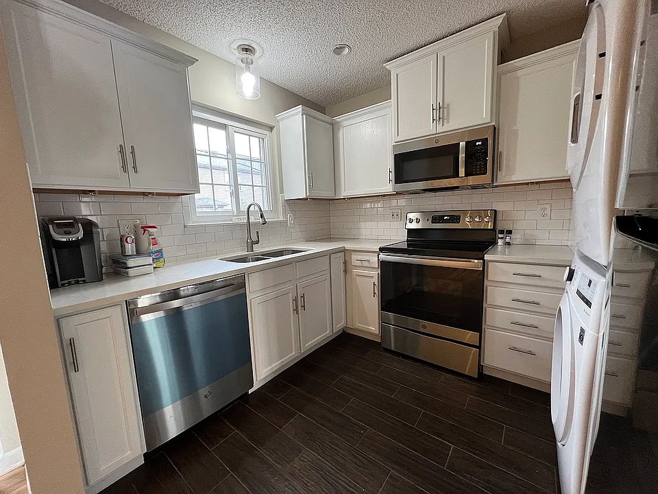 kitchen with full washer and dryer to the right
