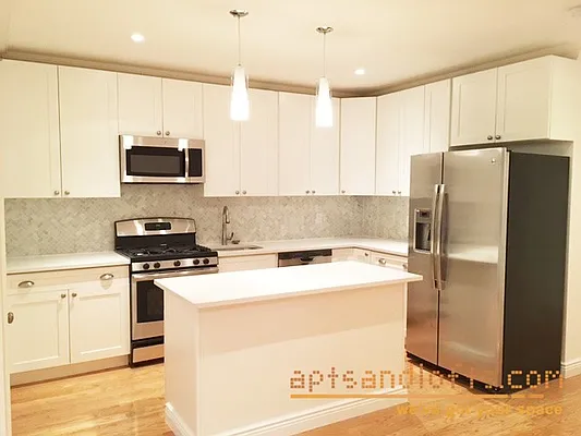 Rented by aptsandlofts.com | media 2