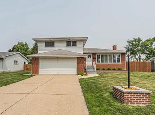 851 Munroe Cir S, Des Plaines, IL 60016