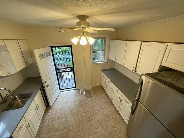 3920 Fairview Ave — Photo 7