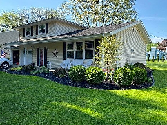 2nd image of 31 Sleepy Hollow Ln